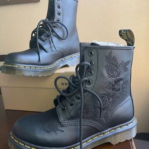 Dr Martens Floral Embroidered boots, size 7